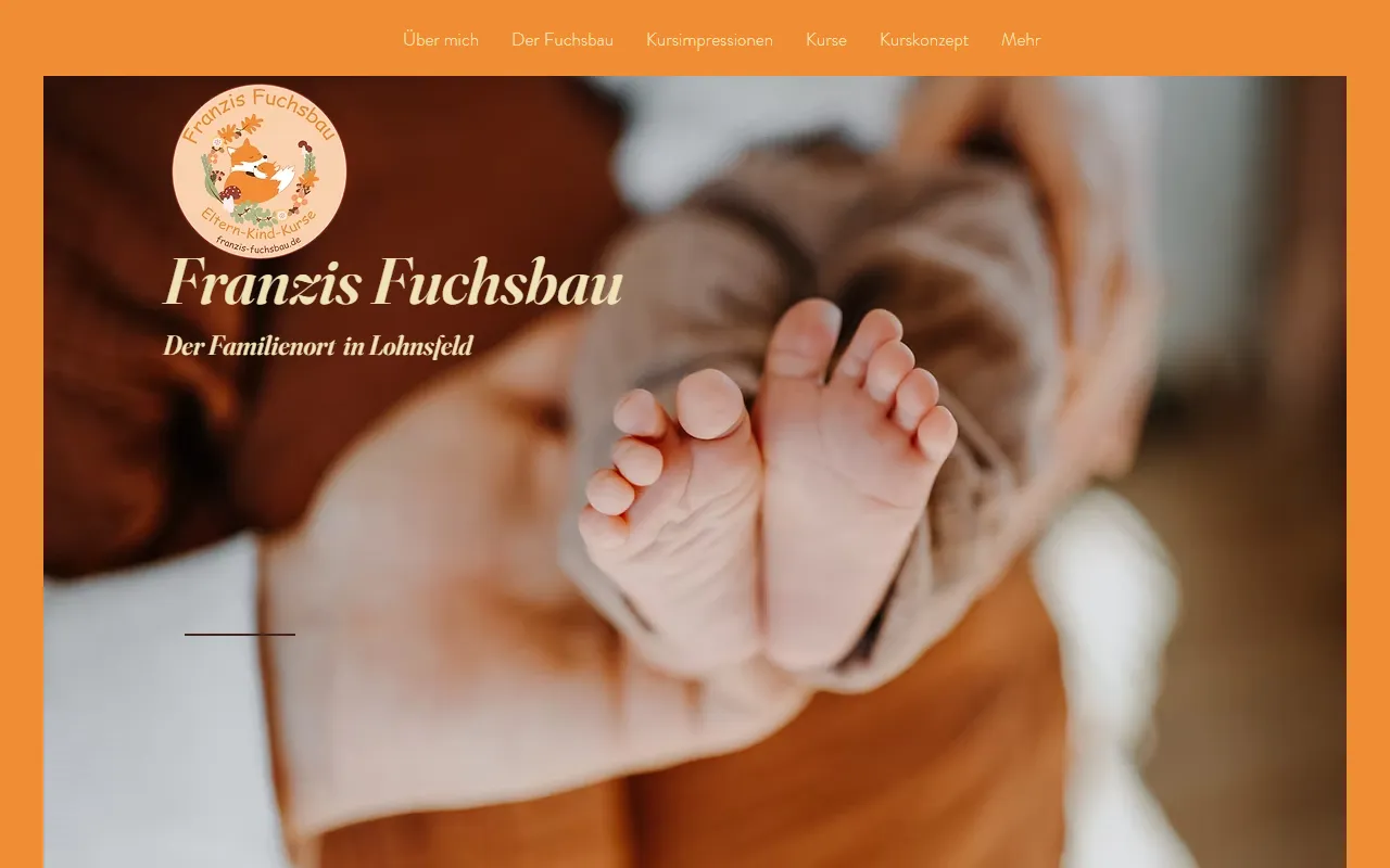 Startseite von Franzis Fuchsbau mit Logo, Menü und dem Satz „Der Familienort in Lohnsfeld“